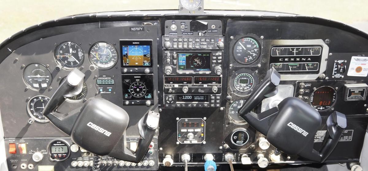 1964 Cessna 210D Photo 4