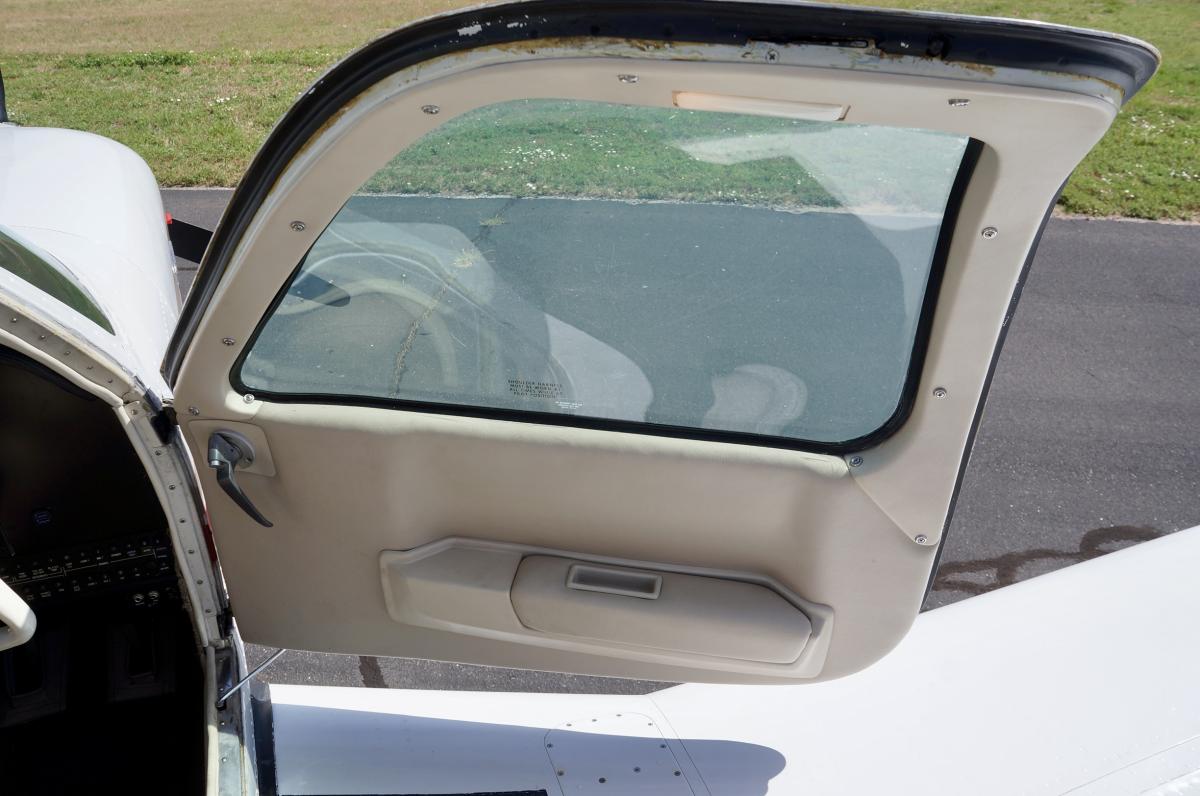 1983 Beechcraft A36 Bonanza Photo 3