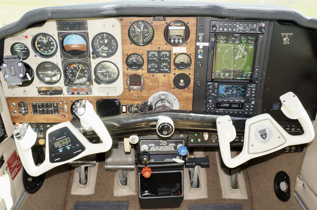 1983 Beechcraft A36 Bonanza Photo 2
