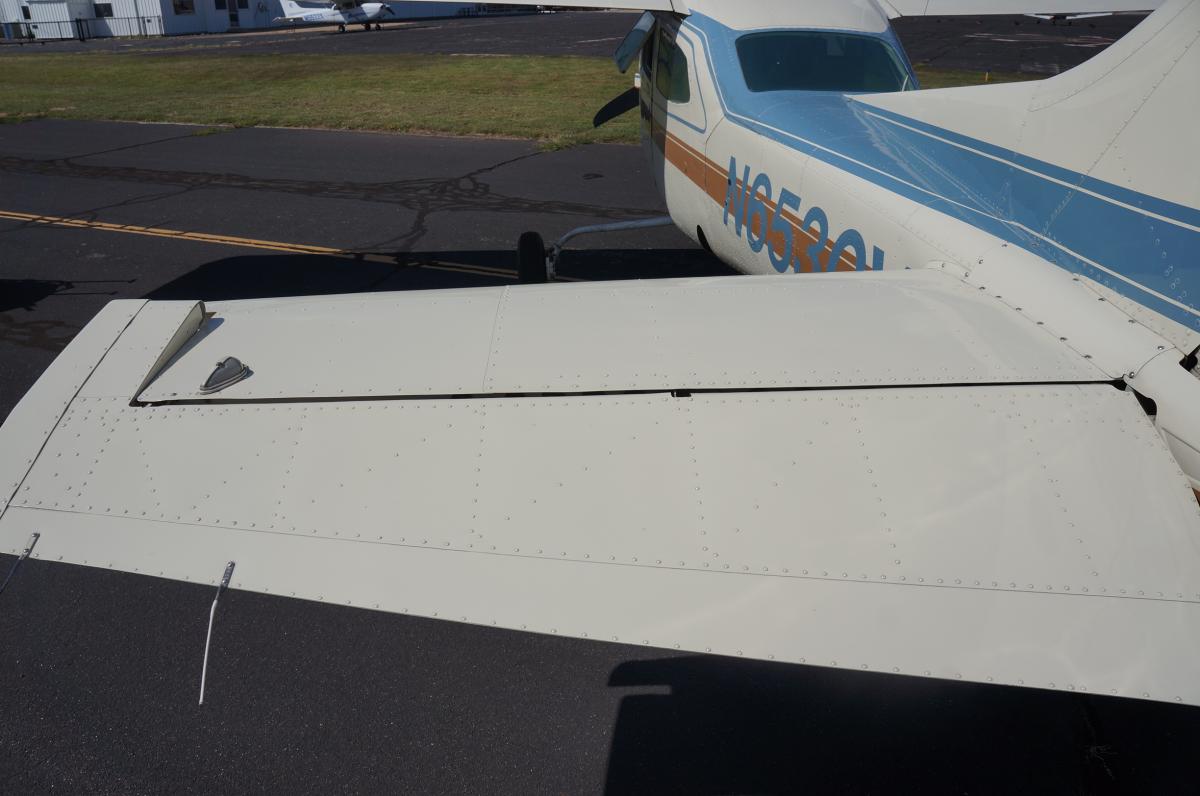 1981 Cessna T210N Photo 2