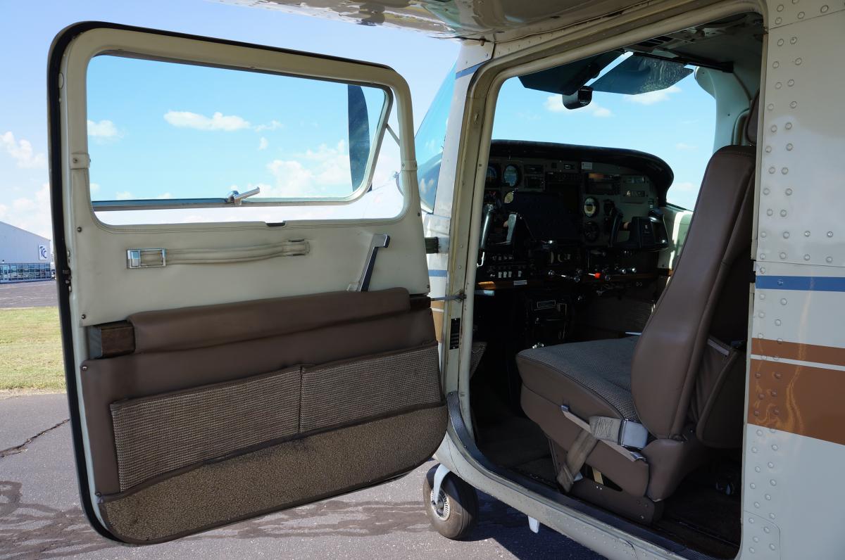 1981 Cessna T210N Photo 4