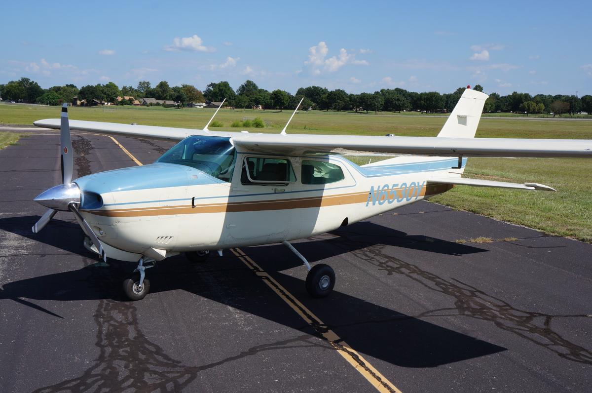 1981 Cessna T210N Photo 2