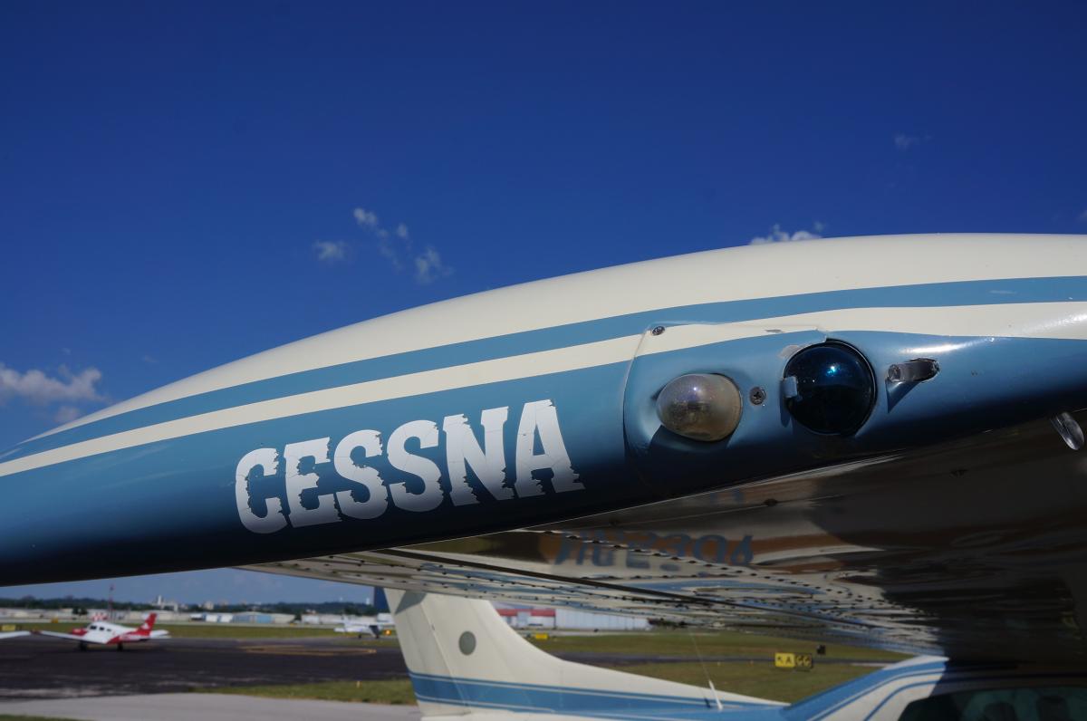 1981 Cessna T210N Photo 2