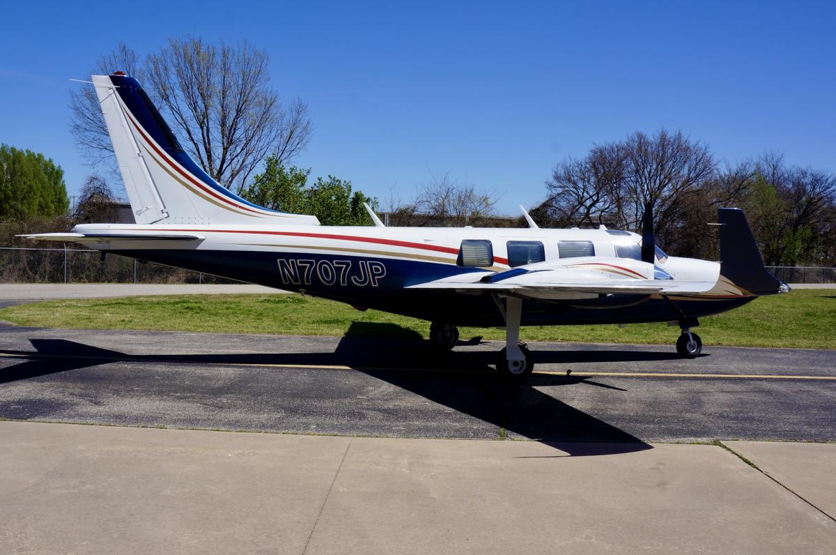 1984 Aerostar 700P Photo 2