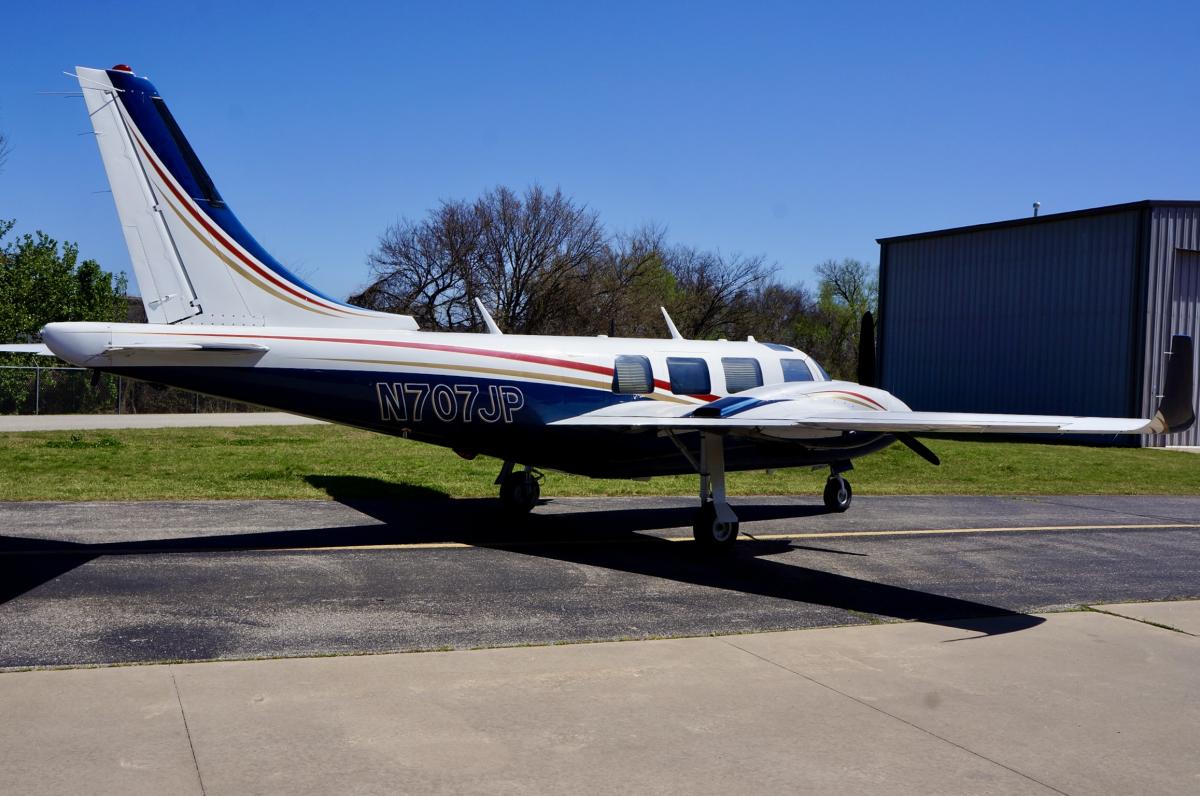 1984 Aerostar 700P Photo 3
