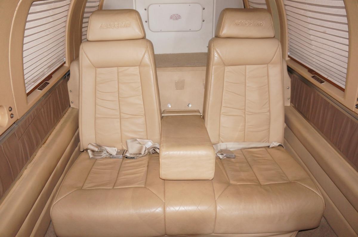 1984 Aerostar 700P Photo 4