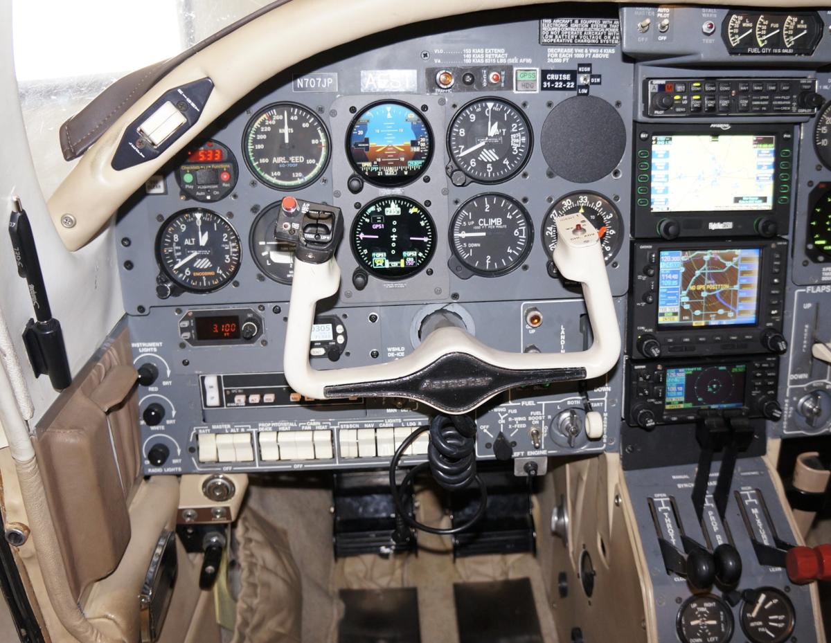 1984 Aerostar 700P Photo 2
