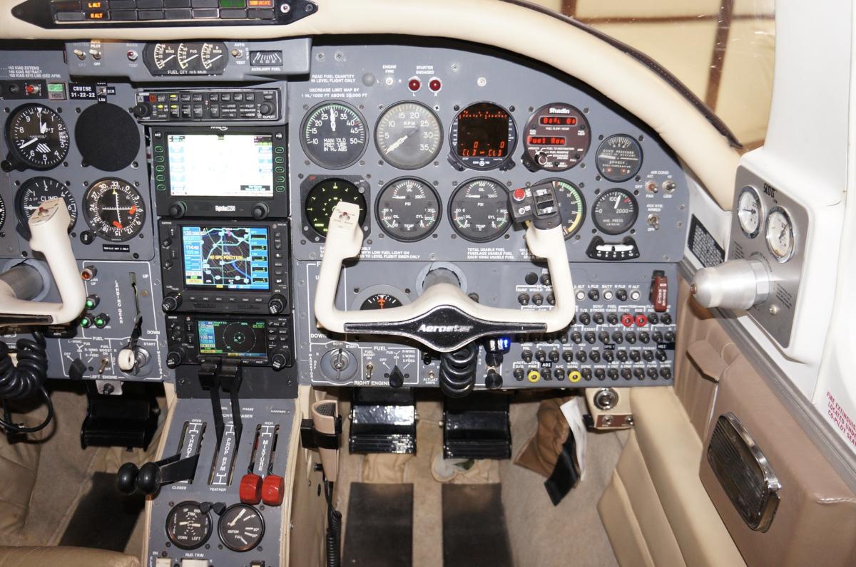 1984 Aerostar 700P Photo 3