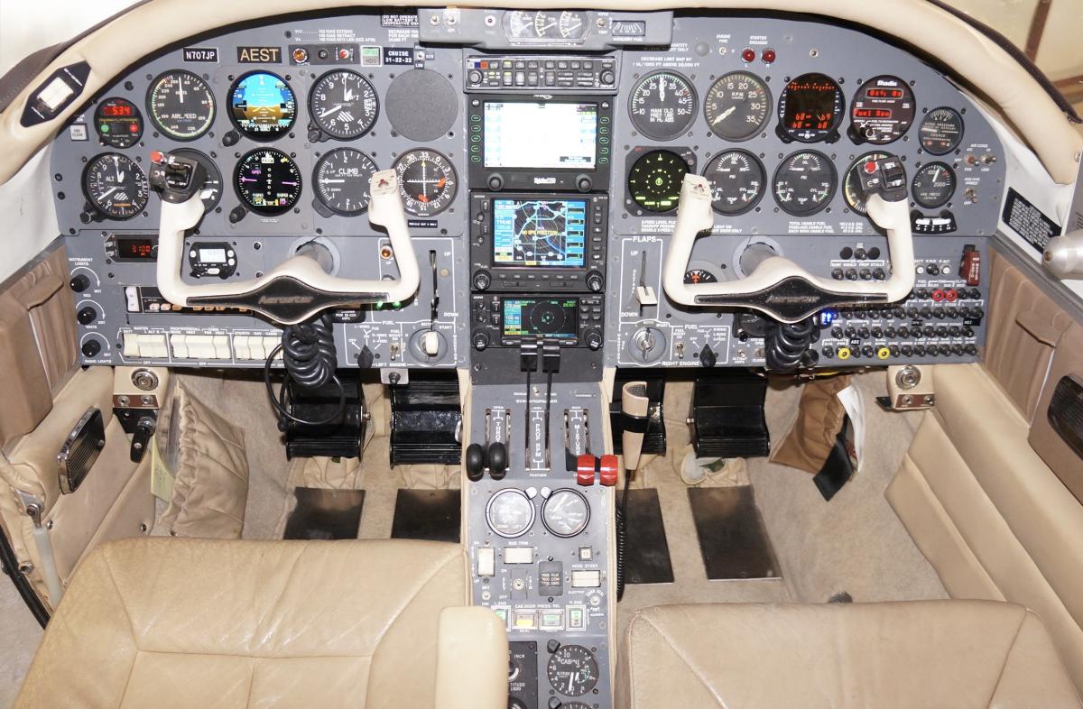 1984 Aerostar 700P Photo 4