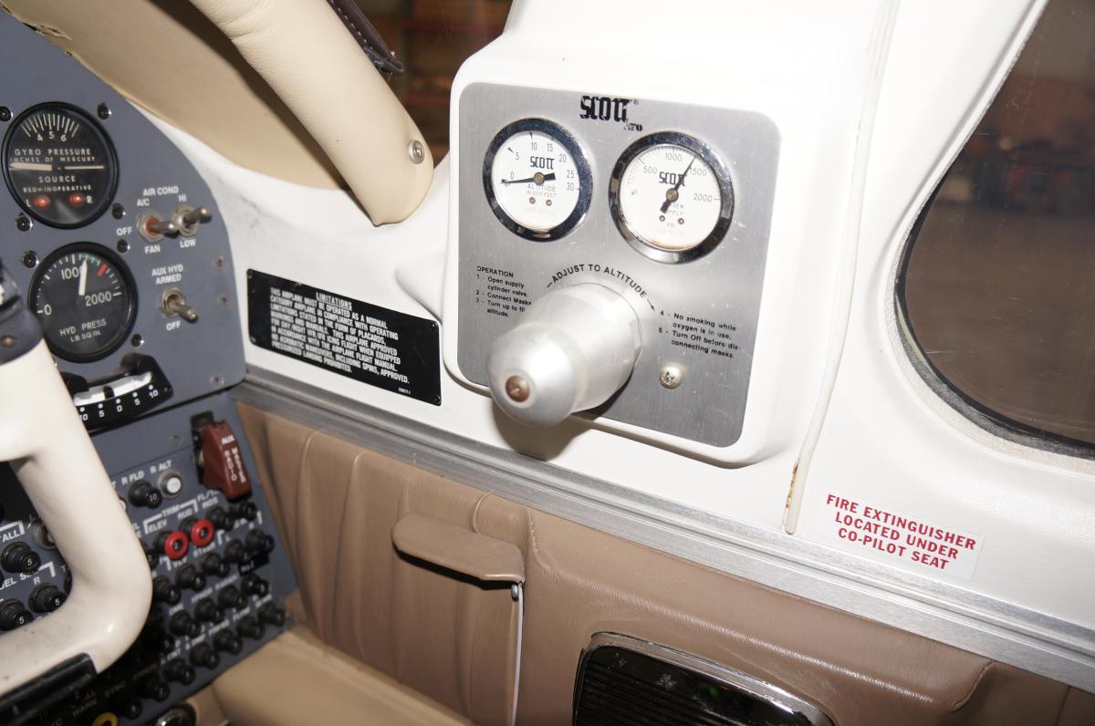 1984 Aerostar 700P Photo 5