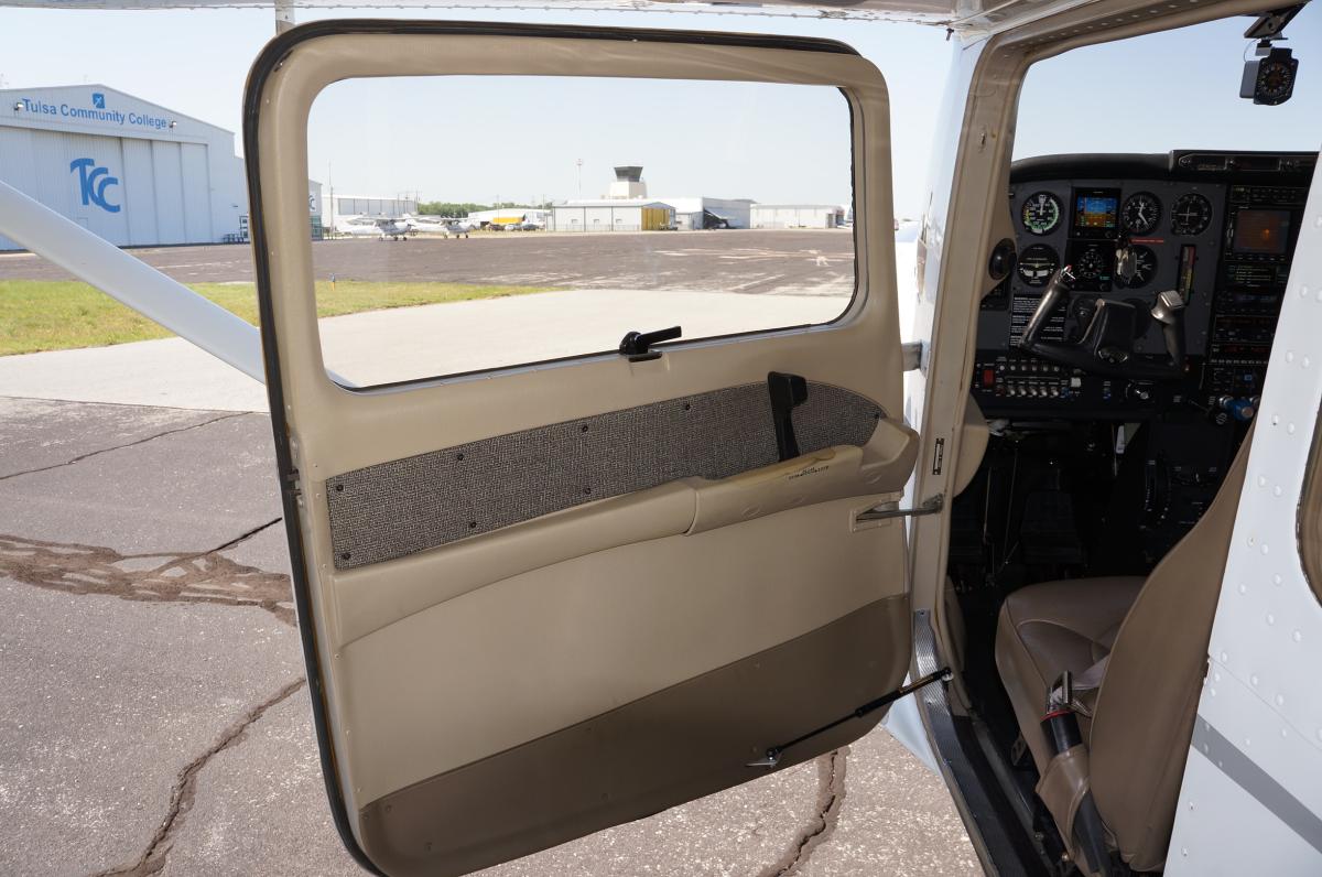 2003 Cessna Turbo 182T Skylane Photo 3