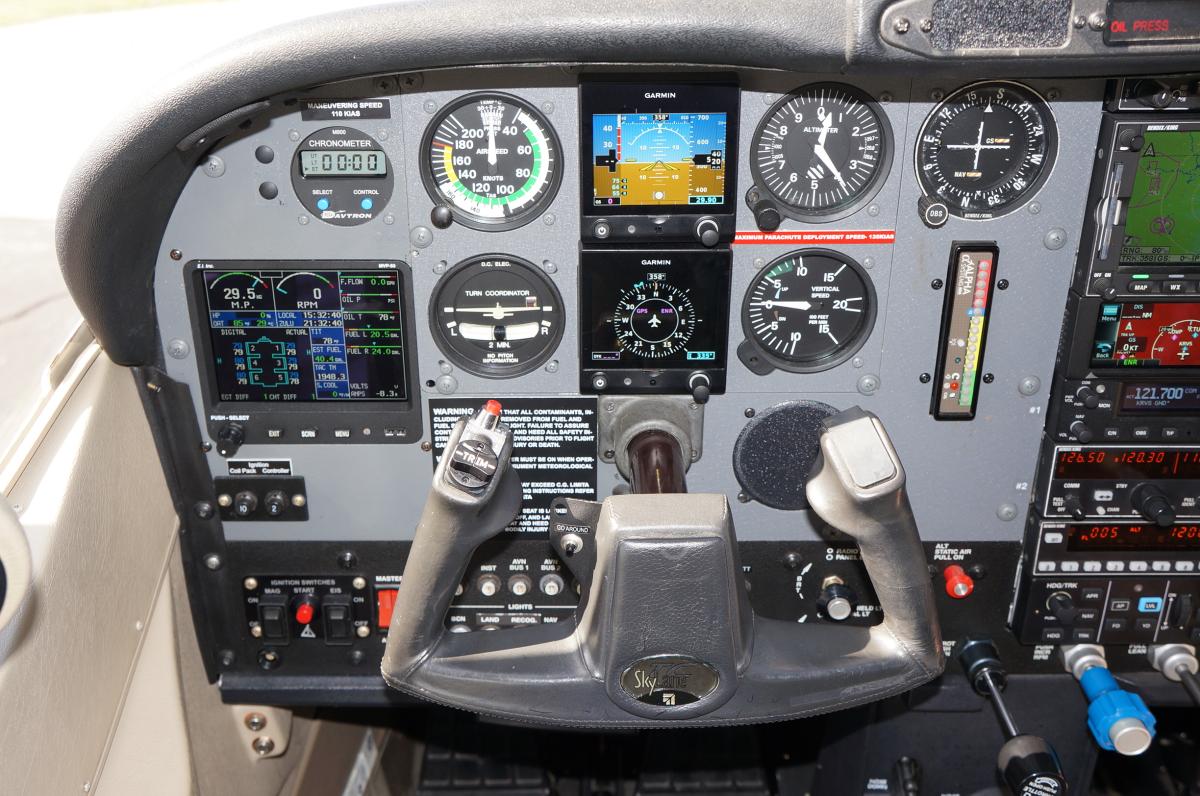 2003 Cessna Turbo 182T Skylane Photo 2