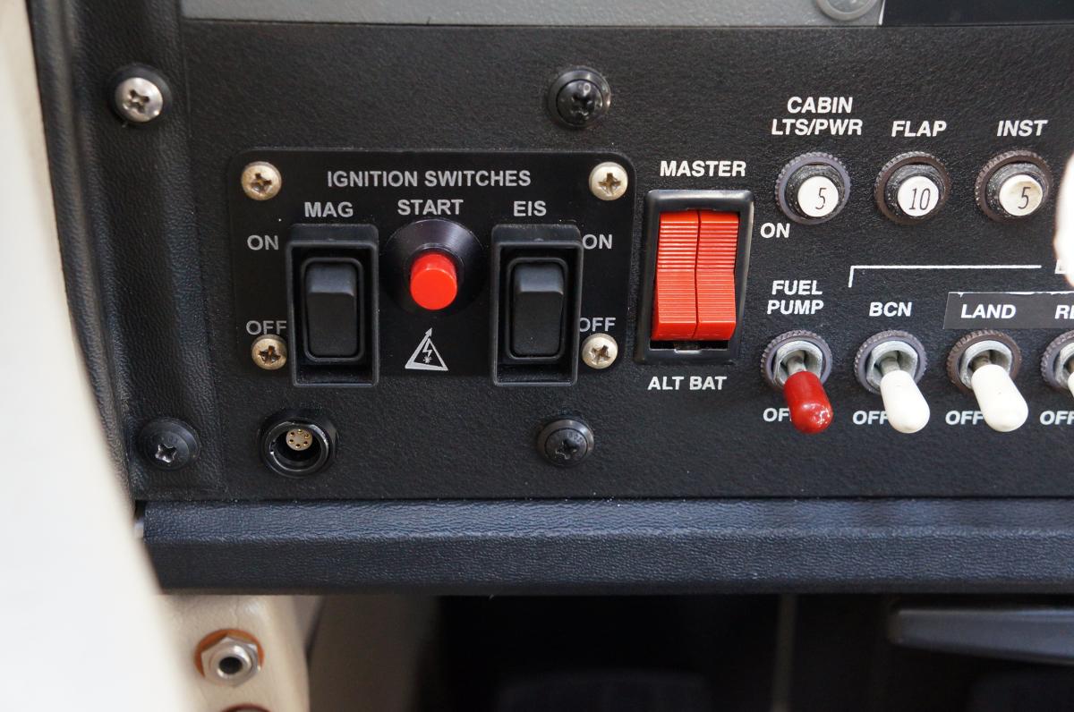 2003 Cessna Turbo 182T Skylane Photo 3
