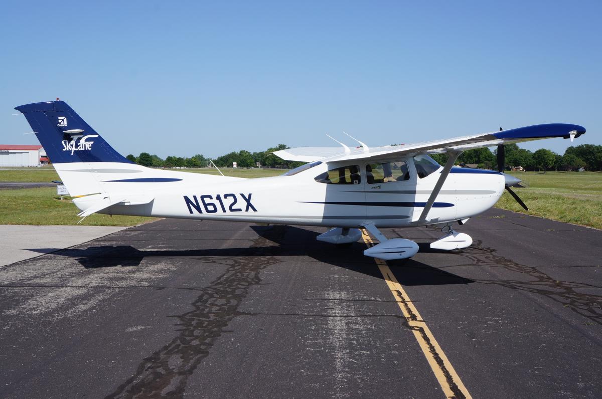 2003 Cessna Turbo 182T Skylane Photo 2