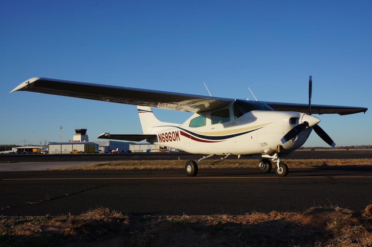1977 Cessna Turbo 210 Photo 2