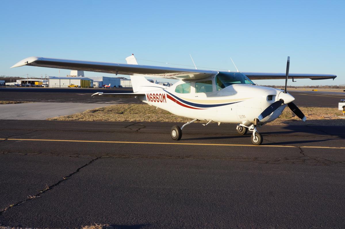1977 Cessna Turbo 210 Photo 2