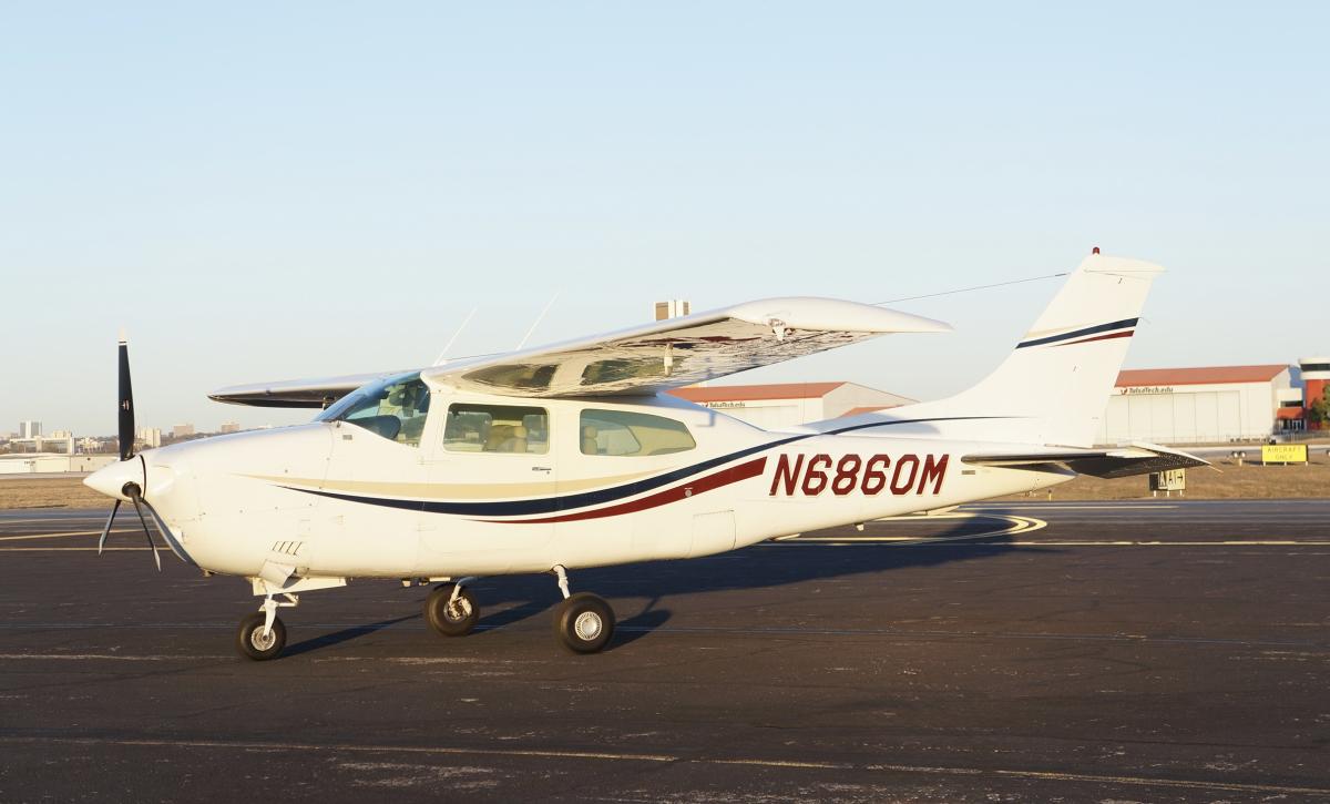 1977 Cessna Turbo 210 Photo 2