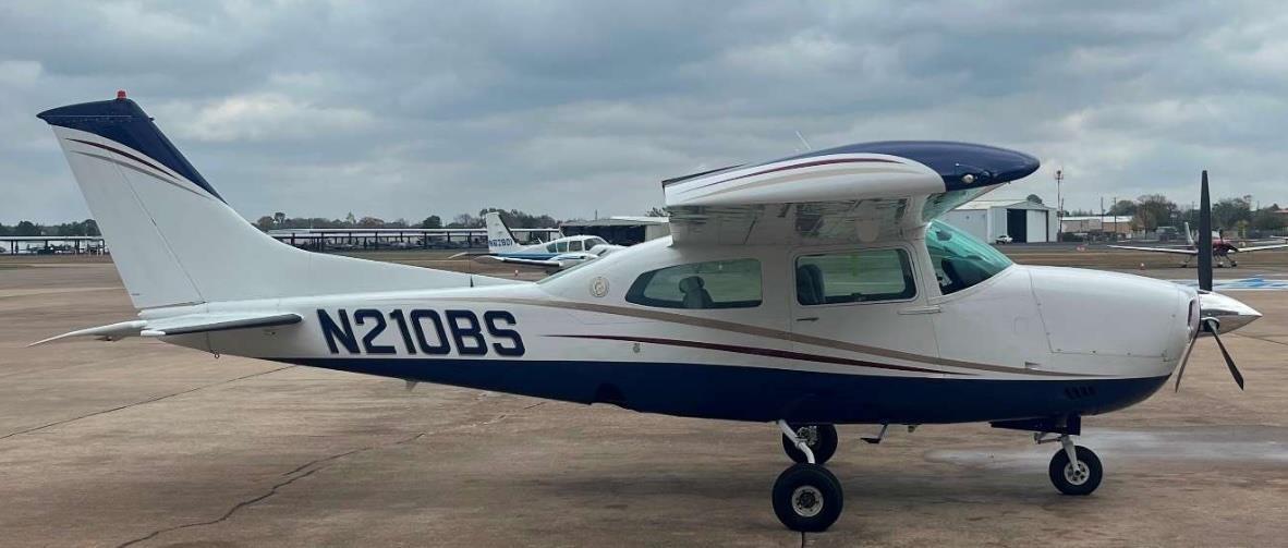 1977 Cessna 210M Photo 2
