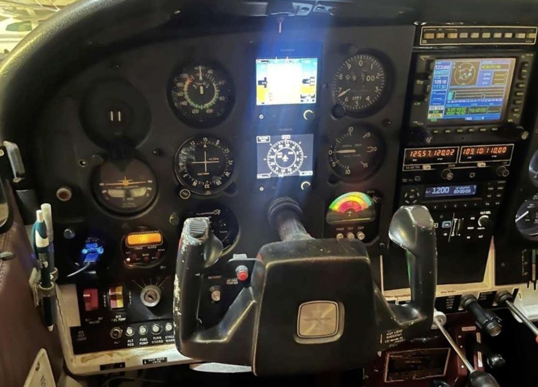 1977 Cessna 210M Photo 3