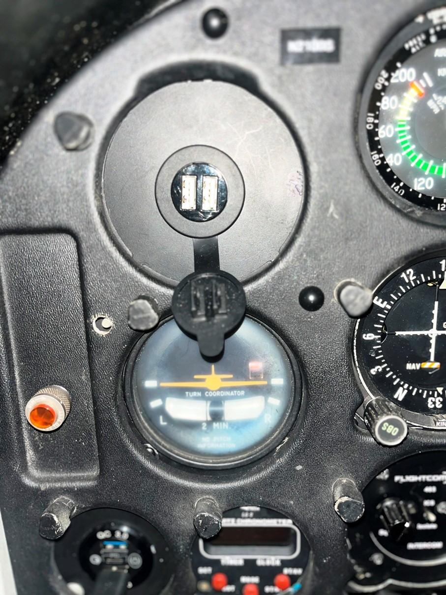 1977 Cessna 210M Photo 2