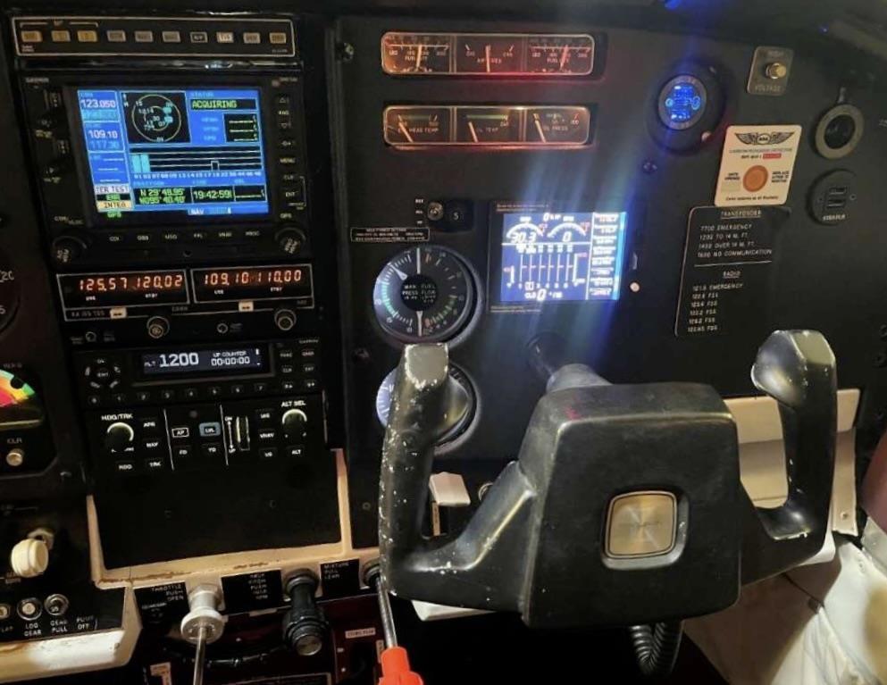 1977 Cessna 210M Photo 4