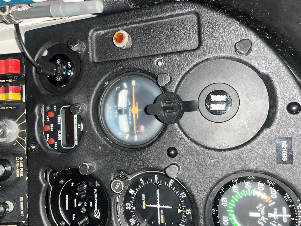 1977 Cessna 210M Photo 4