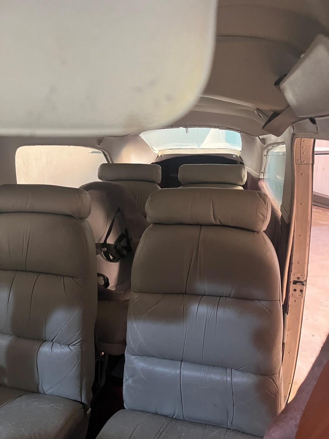 1977 Cessna 210M Photo 3