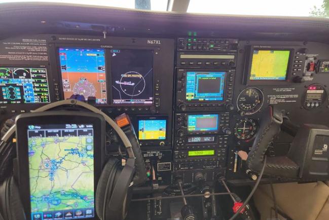 1983 CESSNA P210N Photo 6