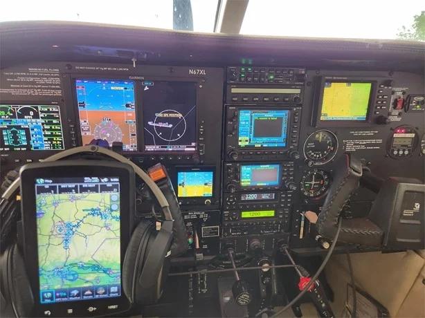 1983 CESSNA P210N Photo 2