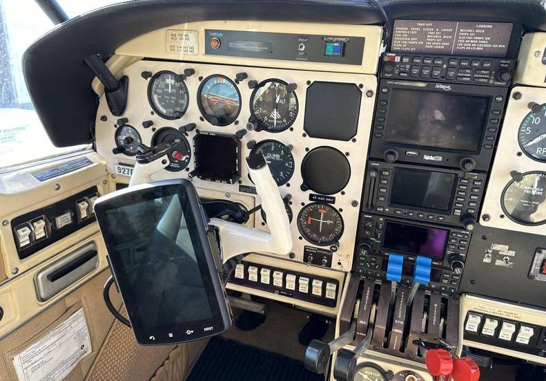 1976 Piper Aztec F Photo 6