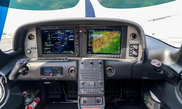 2018 CIRRUS SR22-G6 TURBO Photo 4