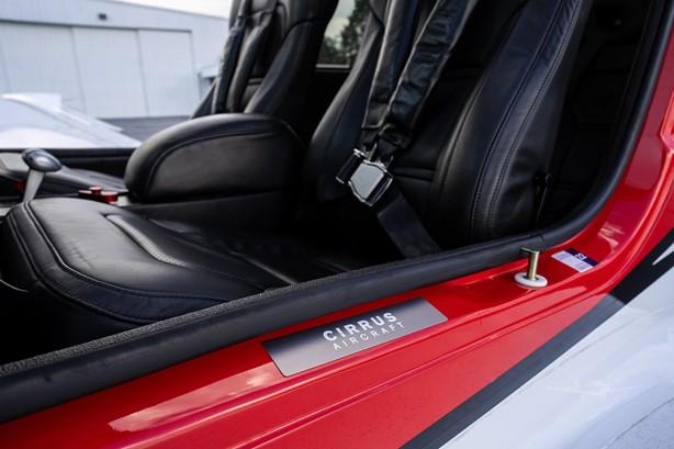 2020 CIRRUS SR22-G6 Photo 6