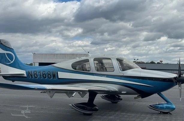 2003 CIRRUS SR22 Photo 3