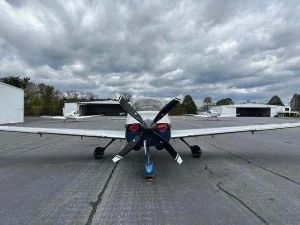 2003 CIRRUS SR22 Photo 2