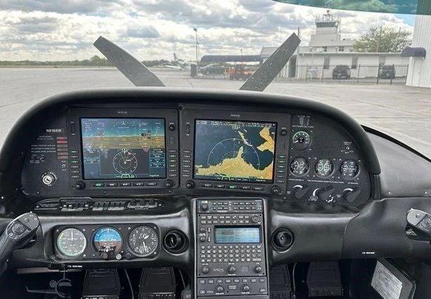 2003 CIRRUS SR22 Photo 6