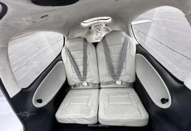 2003 CIRRUS SR22 Photo 3