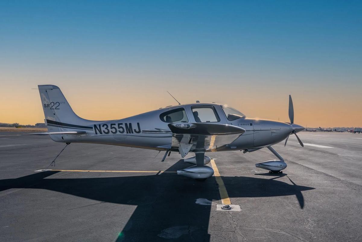2010 Cirrus SR22G3 Photo 2