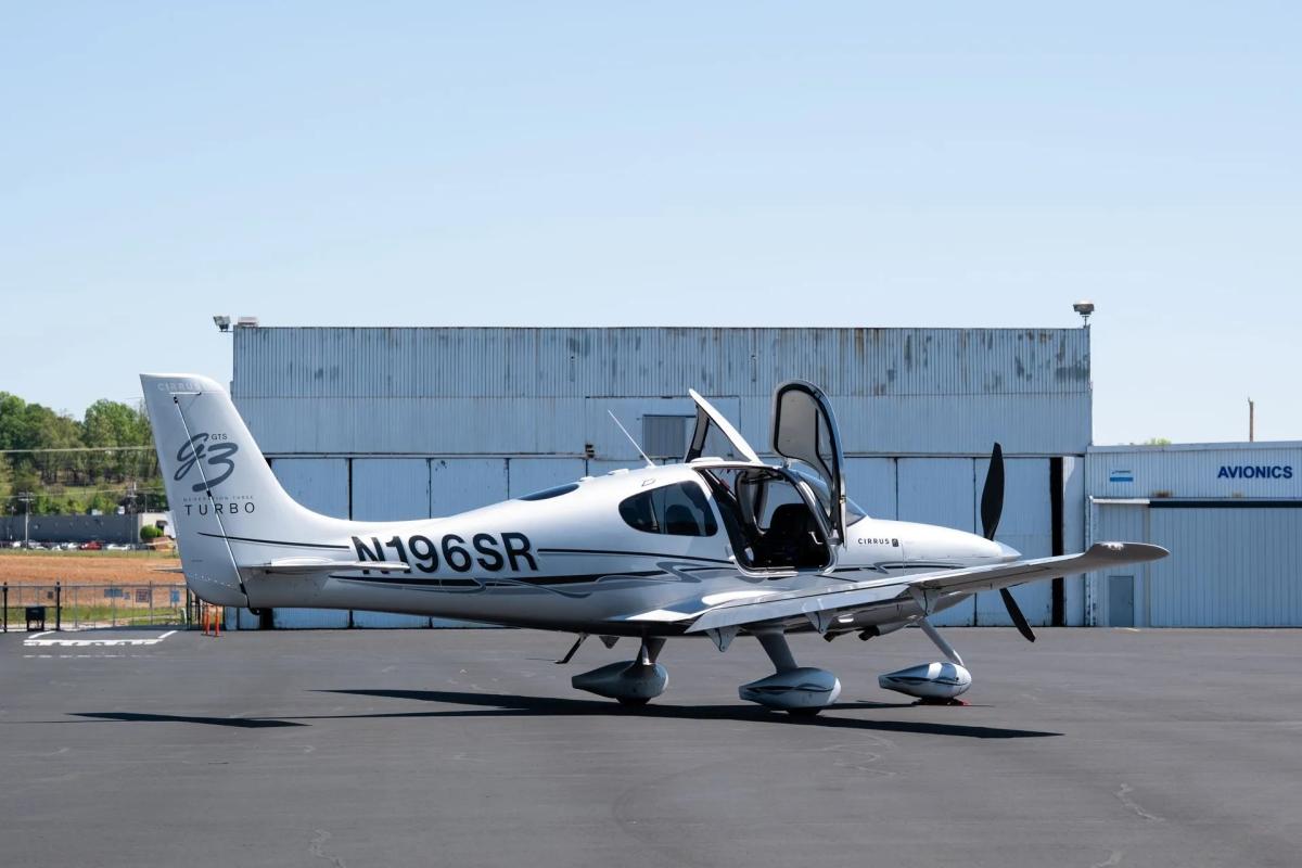 2007 Cirrus SR22-G3 Photo 2
