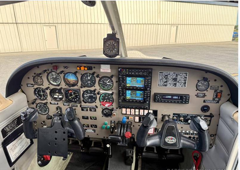 2002 Piper Arrow III Photo 4