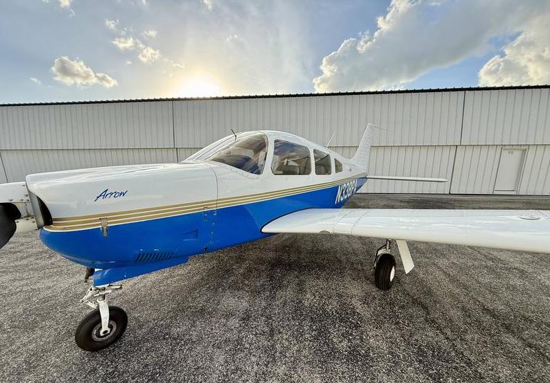 2002 Piper Arrow III Photo 2