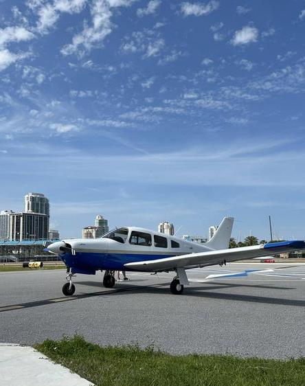 2002 Piper Arrow III Photo 4