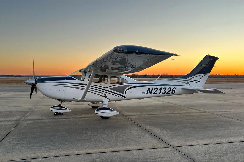 2007 Cessna 182T Skylane Photo 2