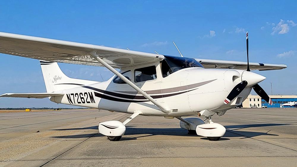 2000 Cessna 182S Skylane Photo 4