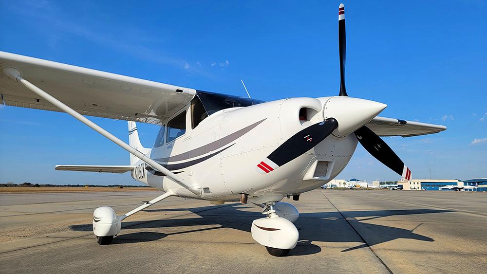 2000 Cessna 182S Skylane Photo 5