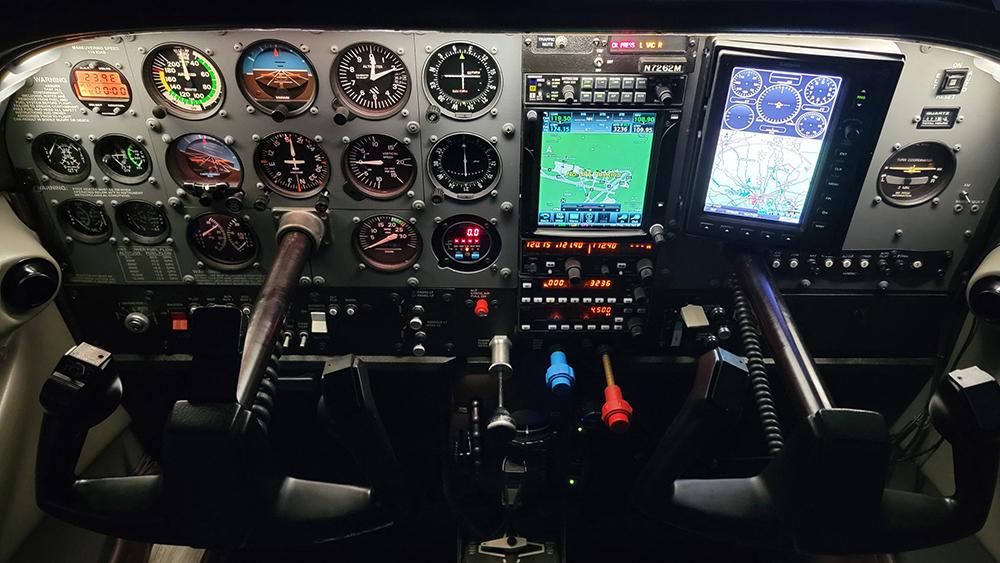 2000 Cessna 182S Skylane Photo 4