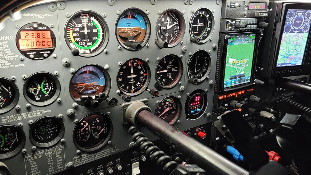 2000 Cessna 182S Skylane Photo 3
