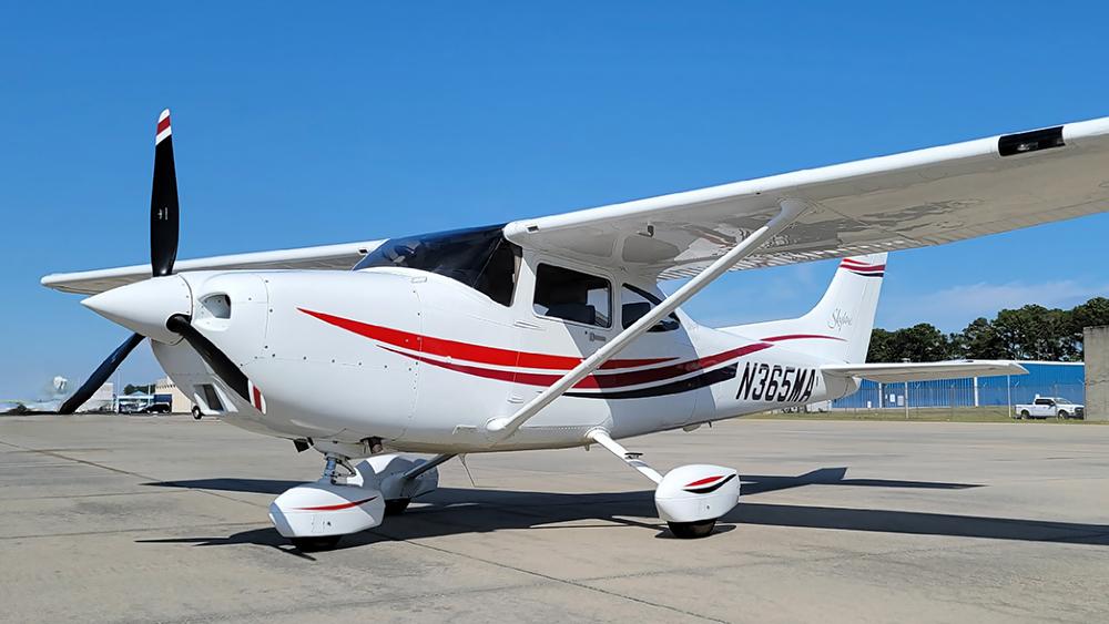 1999 Cessna 182S Skylane Photo 2