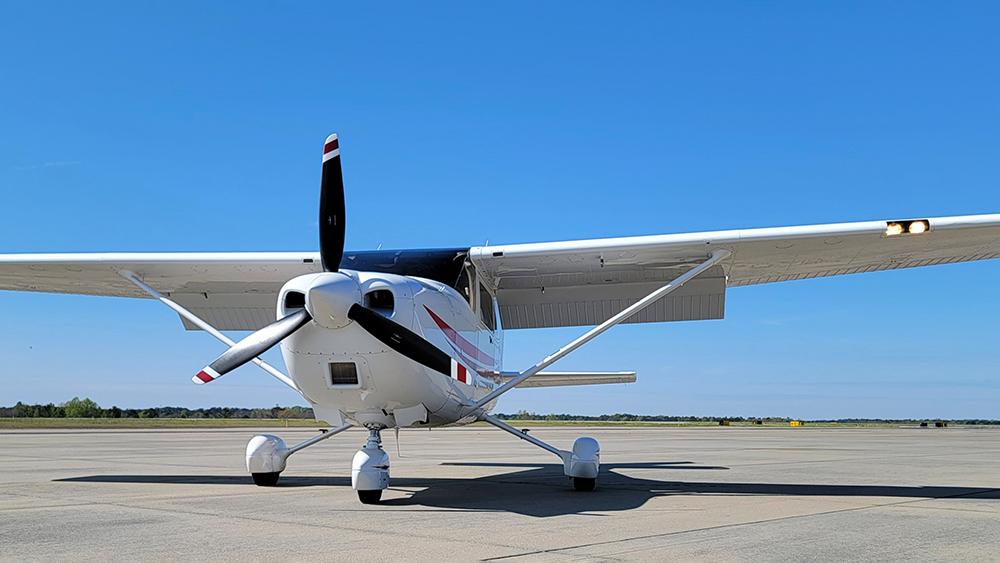 1999 Cessna 182S Skylane Photo 4