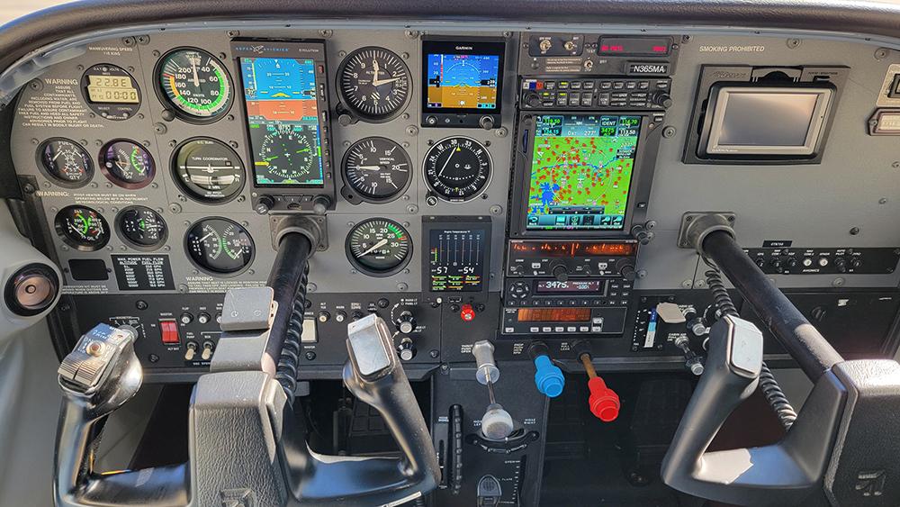 1999 Cessna 182S Skylane Photo 3