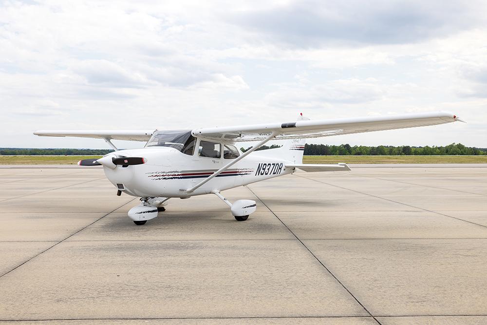 1997 Cessna 172R Photo 3
